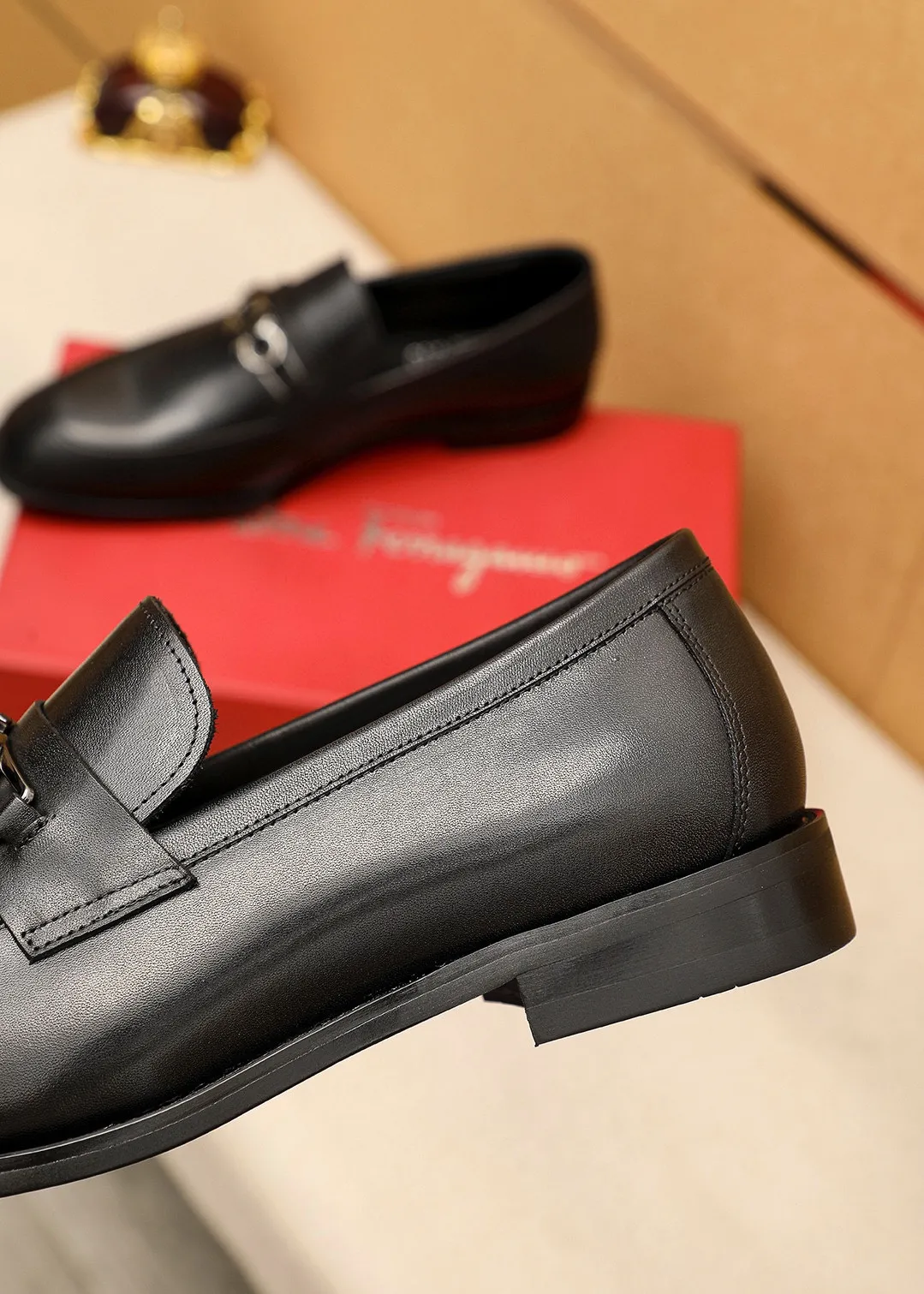 Men's shoes 💰480 💐 Product trademark: Ferragamo "Ferragamo" casual leather shoes Regular size: 38-44 (45.46🉑️customized) Product materials: Selected imported first-layer calfskin upper + luxury hardware buckle, imported water-dyed cow leather lining. Strong three-dimensional visual effect, original rubber outsole Color: 1⃣️color optional